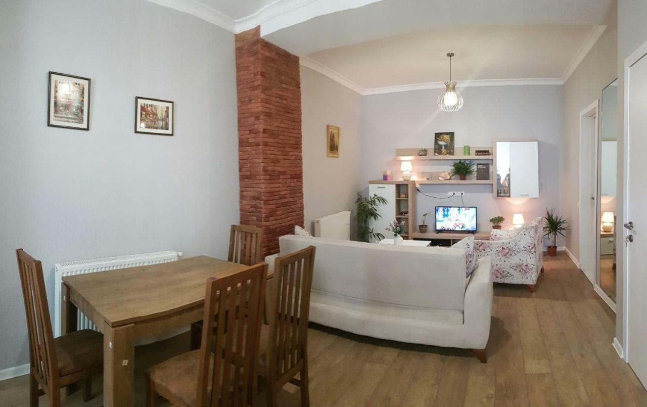 Mtatsminda Apartment Tbilisi Bagian luar foto