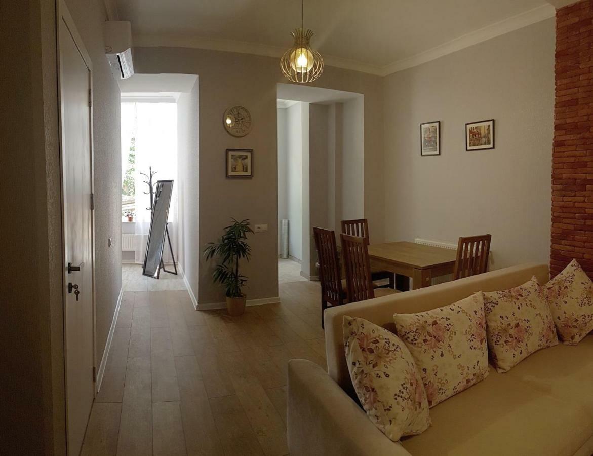 Mtatsminda Apartment Tbilisi Bagian luar foto